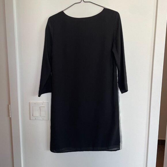 Flowly Sheath Dress with Black and White Design - Picture 3 of 3